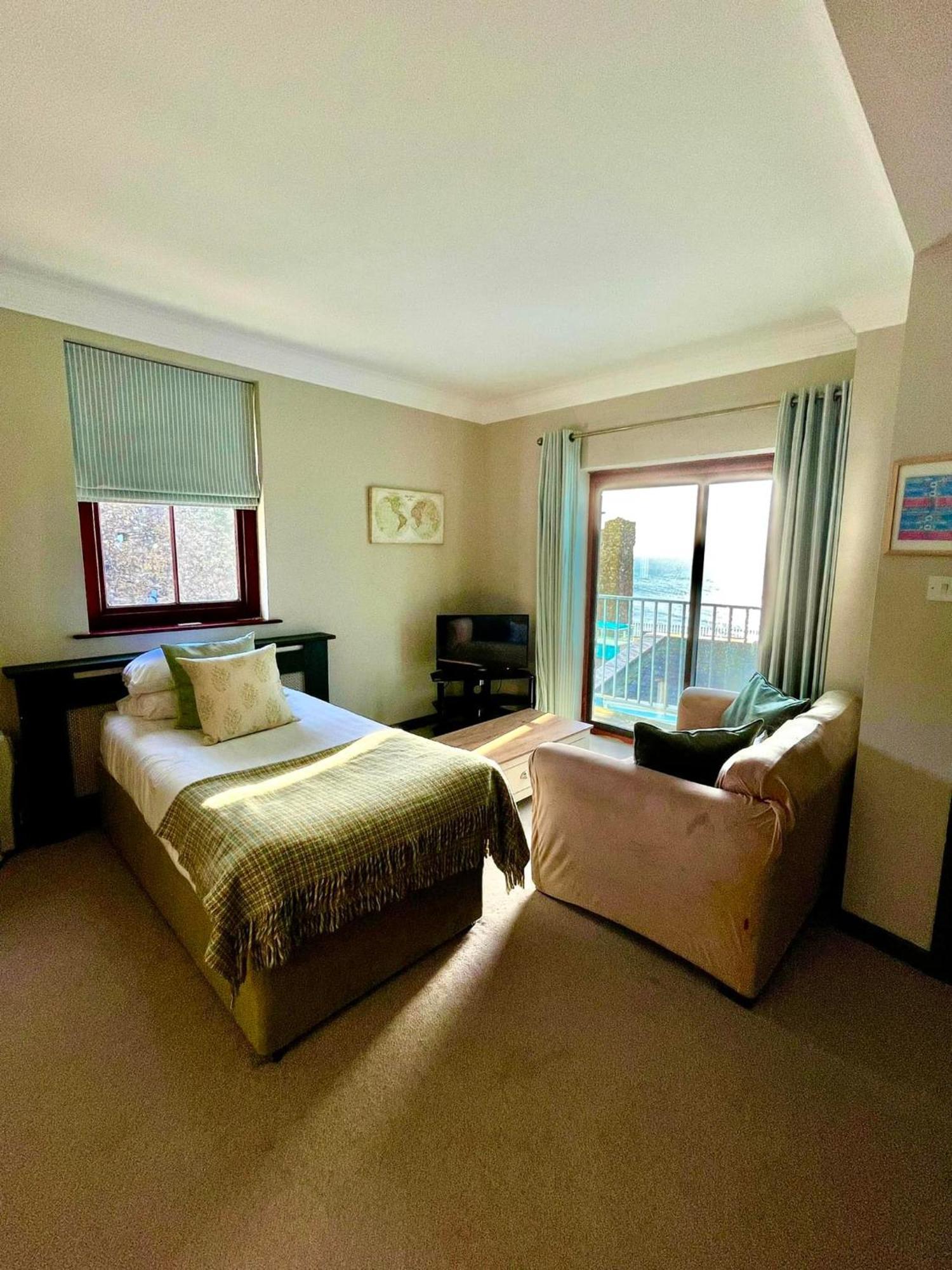 No: 1 The Esplanade Guest Accommodation. Tenby Exterior foto