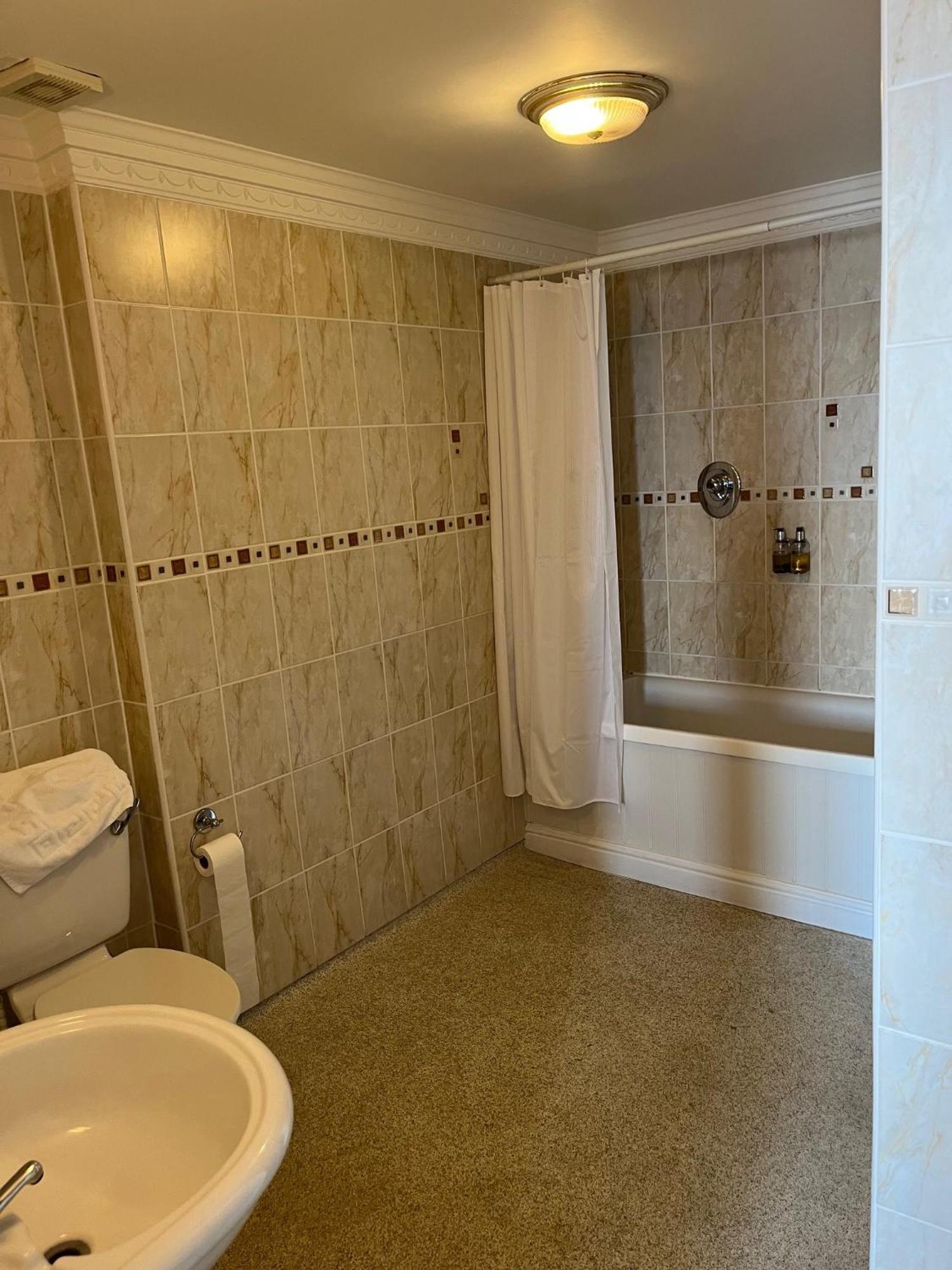 No: 1 The Esplanade Guest Accommodation. Tenby Habitación foto