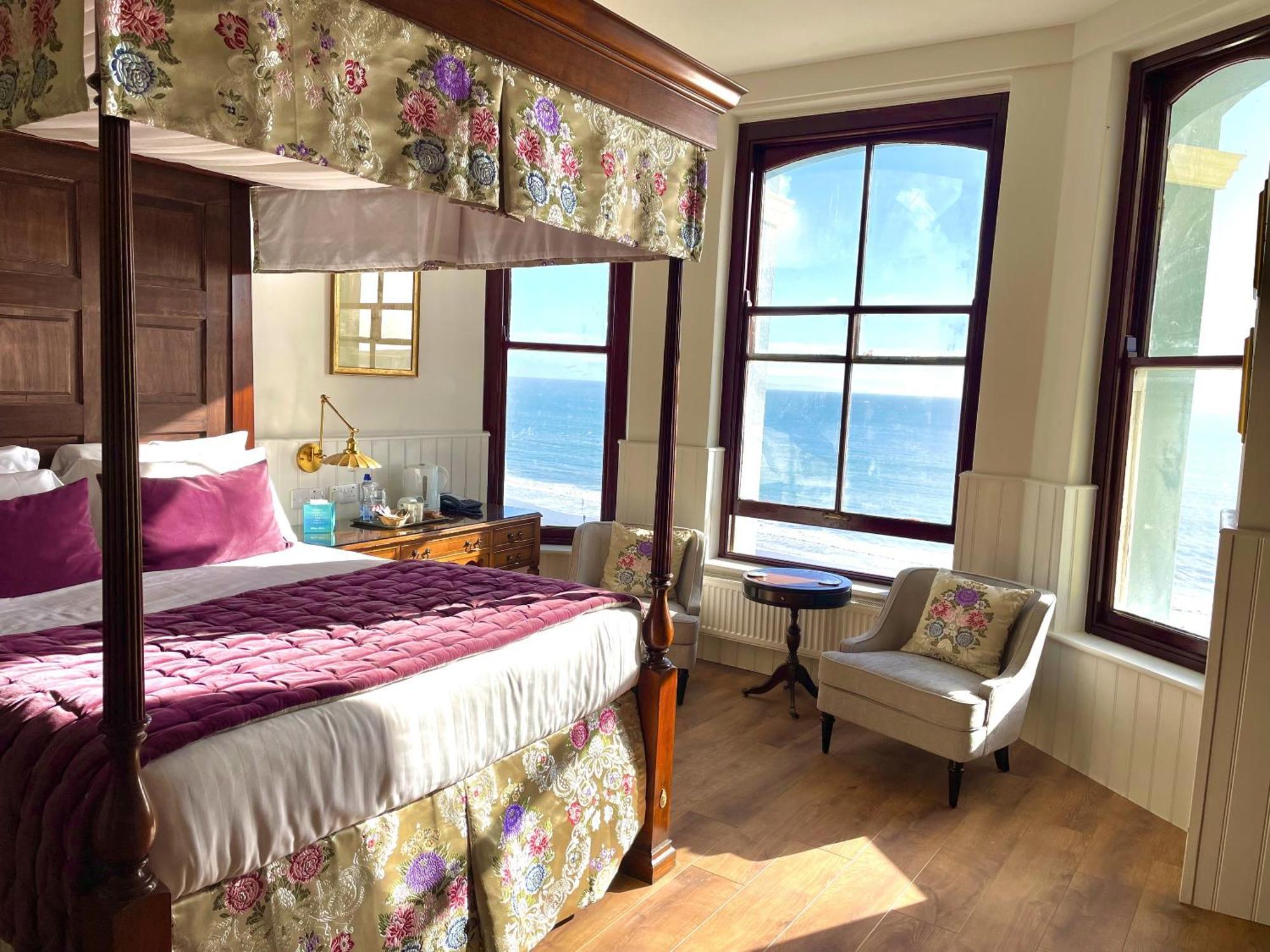 No: 1 The Esplanade Guest Accommodation. Tenby Habitación foto