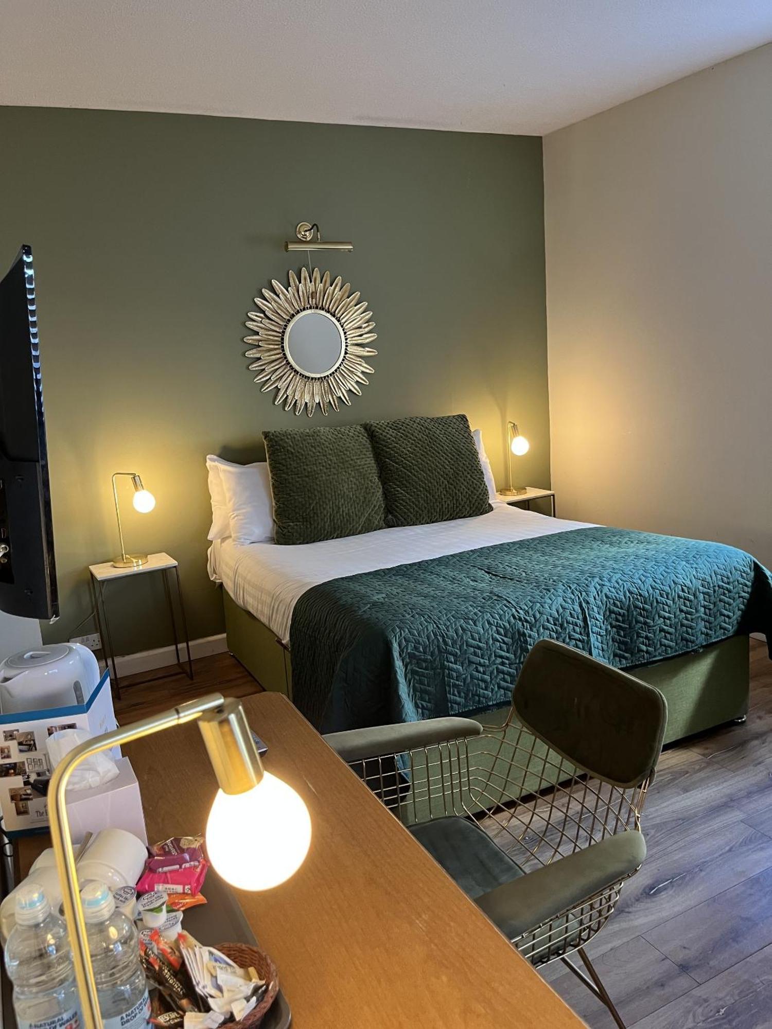 No: 1 The Esplanade Guest Accommodation. Tenby Habitación foto